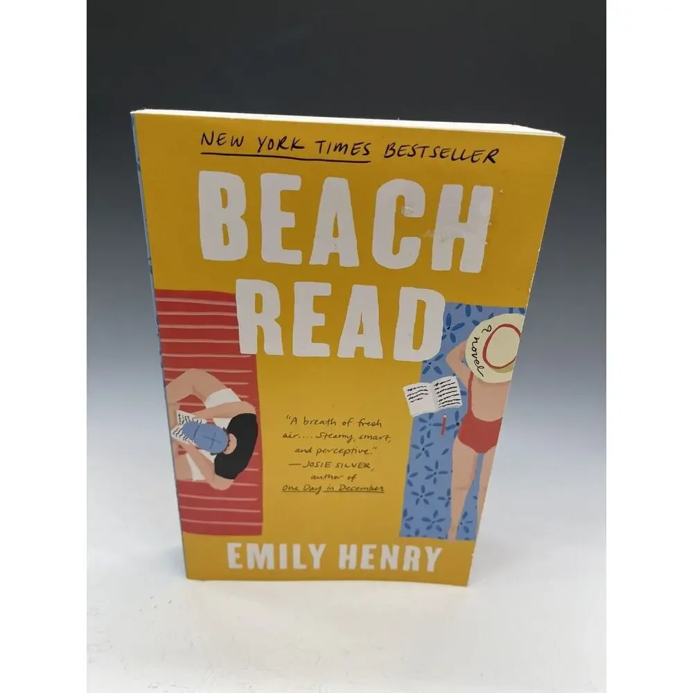 Beach‎ Read by Emily Henry 2020 Trade Paperback Book